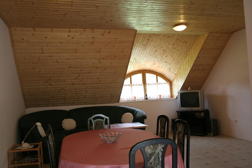 Julianna Panzio Hotel Felsőszölnök Pokój zdjęcie