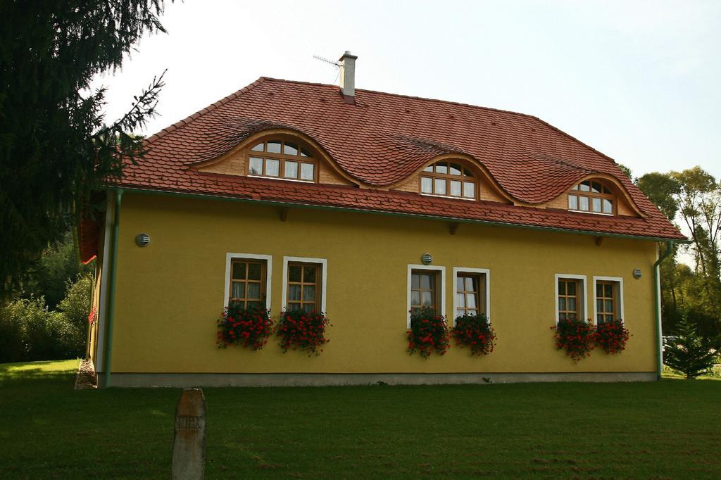 Julianna Panzio Hotel Felsőszölnök Zewnętrze zdjęcie
