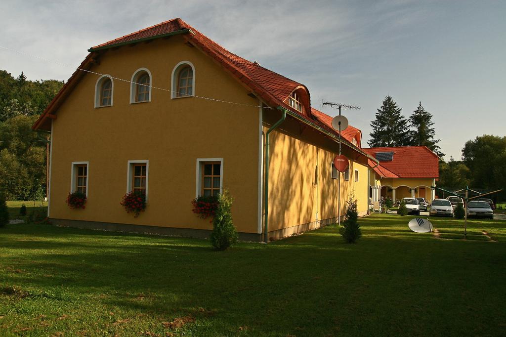 Julianna Panzio Hotel Felsőszölnök Zewnętrze zdjęcie